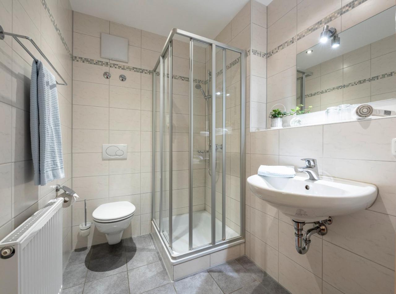 Hotel Am Wiesenweg L 24H Check-In Hausen  Экстерьер фото