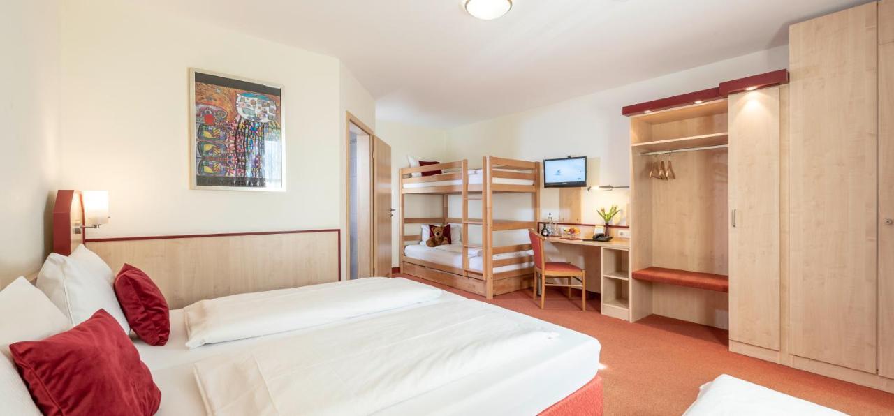 Hotel Am Wiesenweg L 24H Check-In Hausen  Экстерьер фото