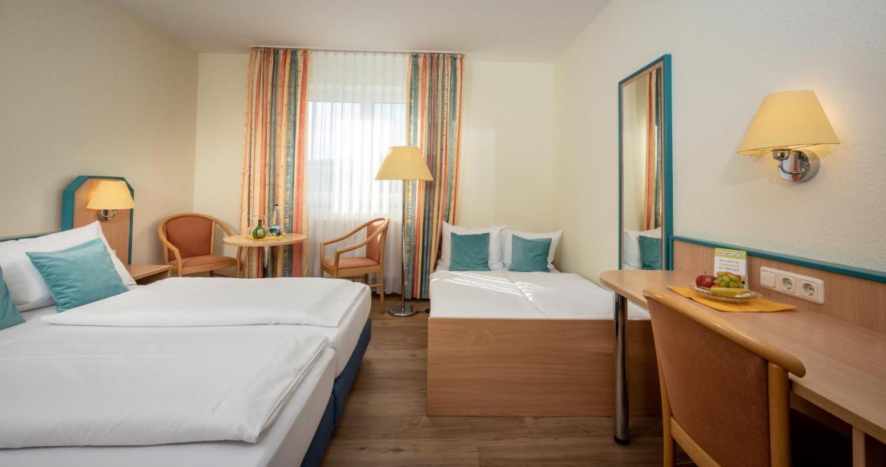 Hotel Am Wiesenweg L 24H Check-In Hausen  Экстерьер фото