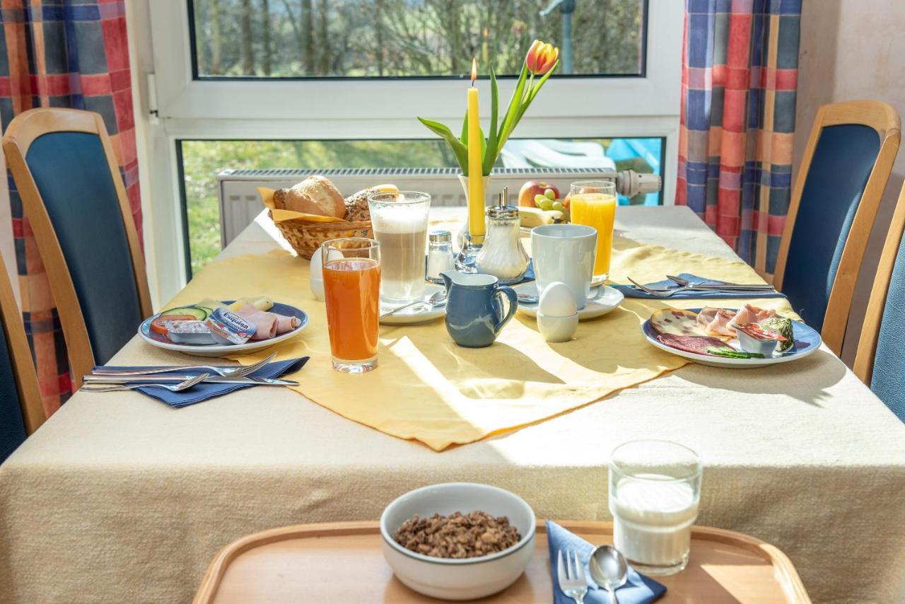 Hotel Am Wiesenweg L 24H Check-In Hausen  Экстерьер фото