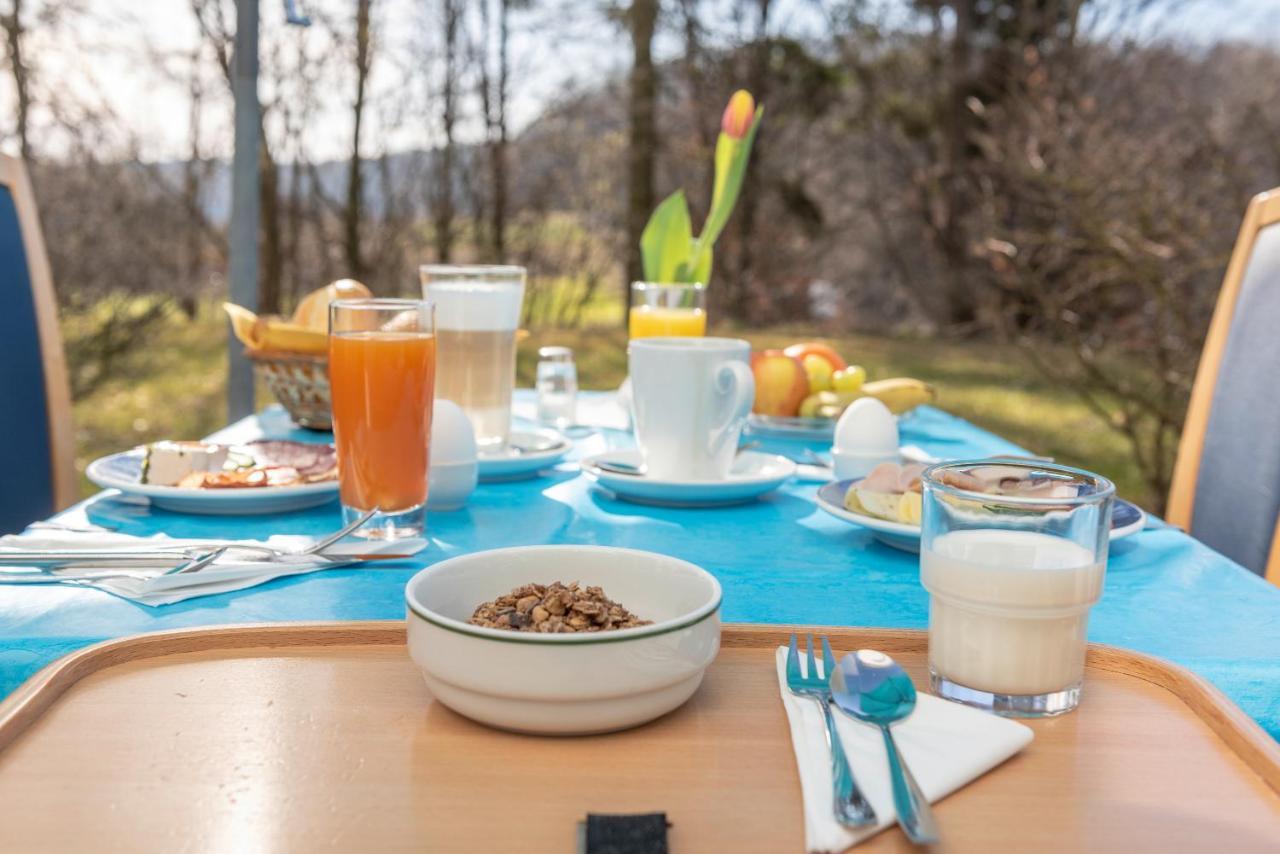 Hotel Am Wiesenweg L 24H Check-In Hausen  Экстерьер фото