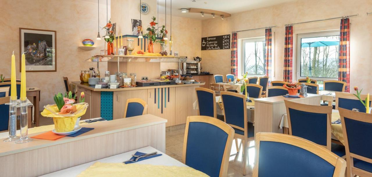 Hotel Am Wiesenweg L 24H Check-In Hausen  Экстерьер фото