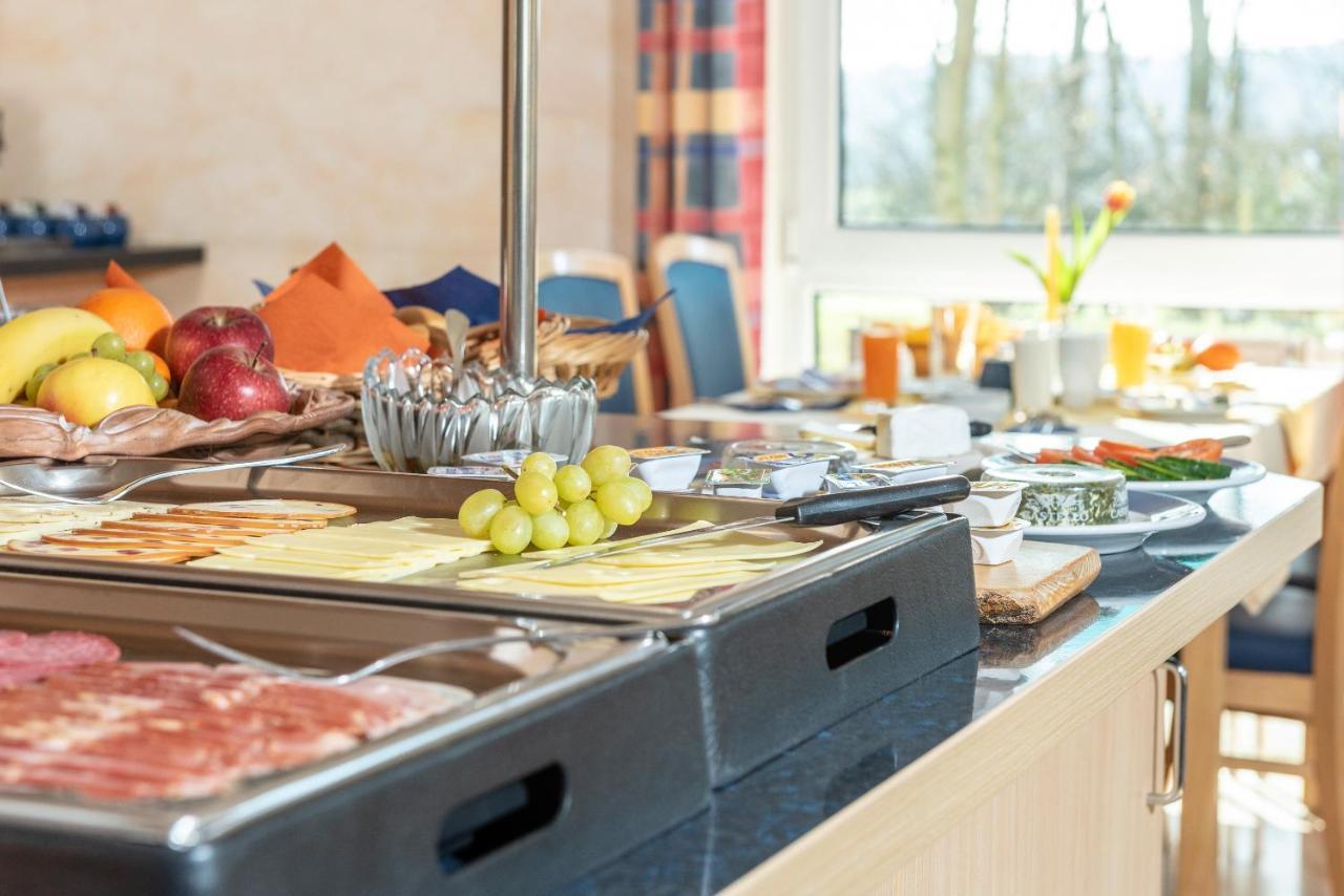 Hotel Am Wiesenweg L 24H Check-In Hausen  Экстерьер фото