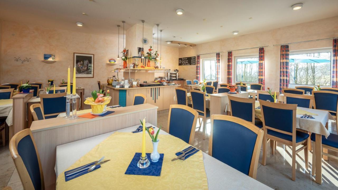Hotel Am Wiesenweg L 24H Check-In Hausen  Экстерьер фото